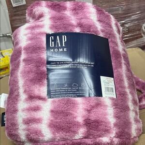 GAP Home Cozy Pink and White Sherpa King Sized Comforter + 2 King Shams NEW!